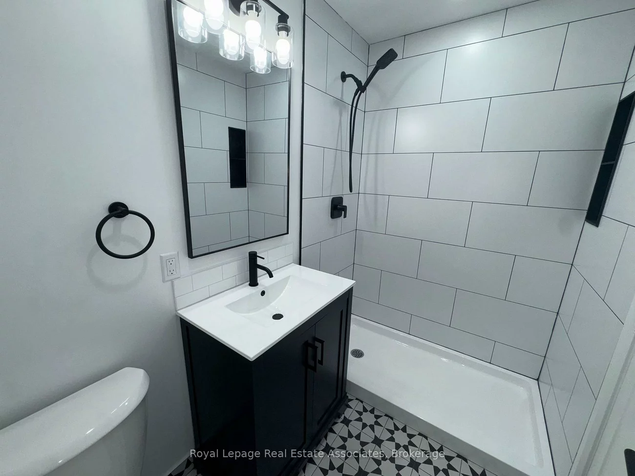 17, White, Rockcliffe-Smythe, Toronto