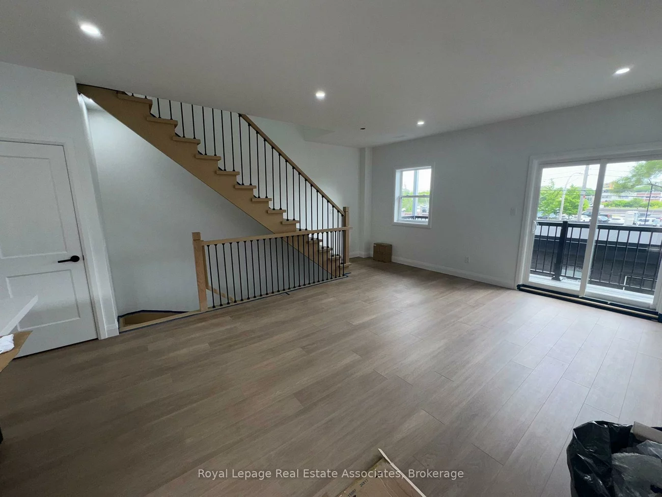17, White, Rockcliffe-Smythe, Toronto