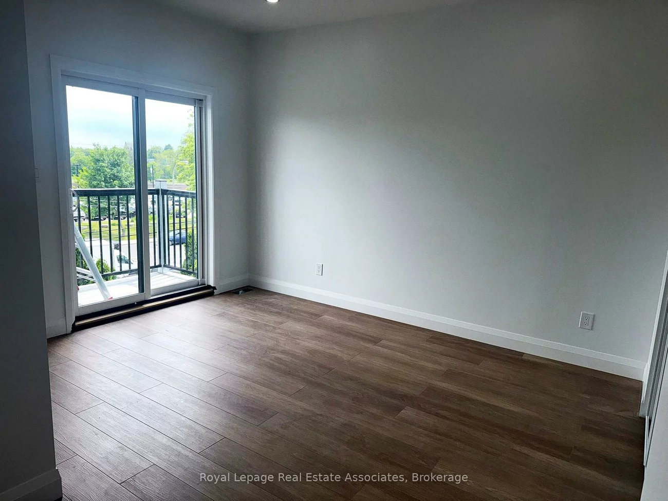 17, White, Rockcliffe-Smythe, Toronto