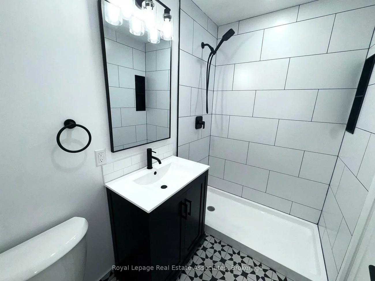 17, White, Rockcliffe-Smythe, Toronto