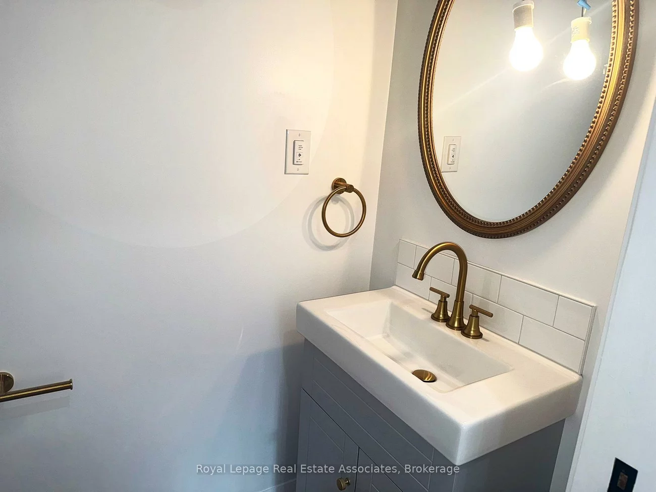 17, White, Rockcliffe-Smythe, Toronto