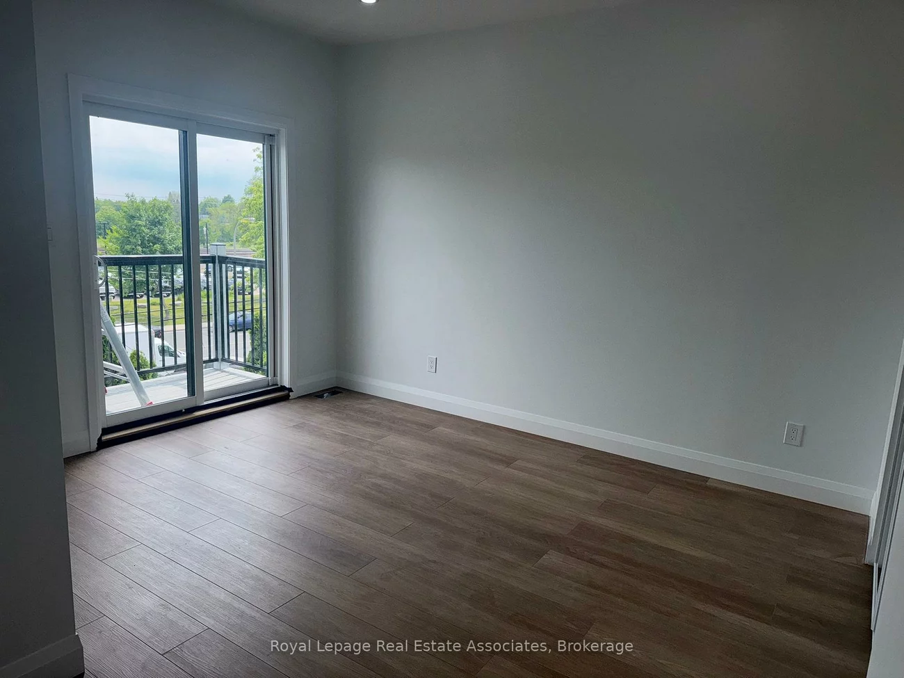 17, White, Rockcliffe-Smythe, Toronto