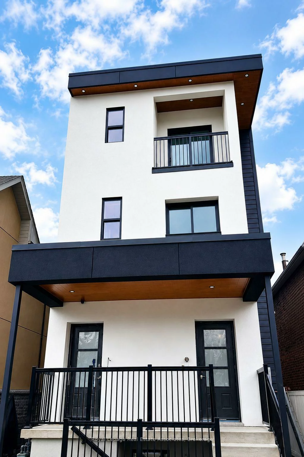 17, White, Rockcliffe-Smythe, Toronto