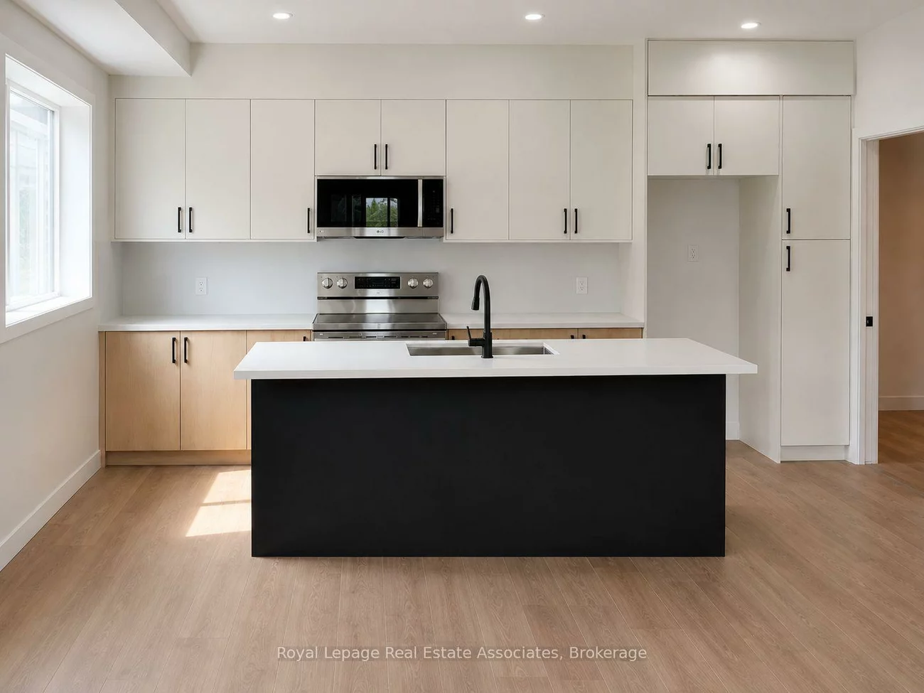 17, White, Rockcliffe-Smythe, Toronto
