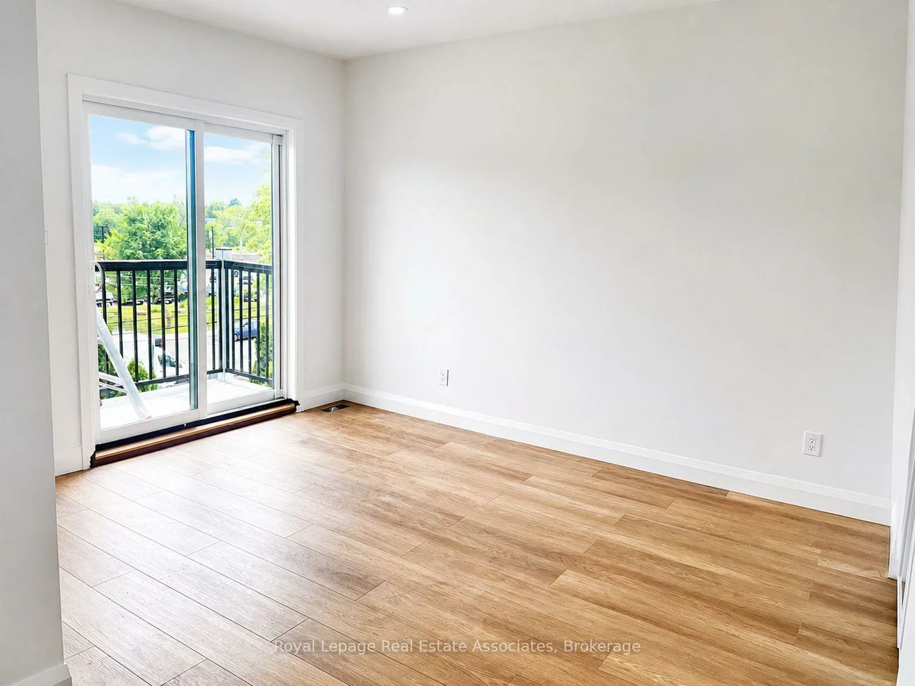 17, White, Rockcliffe-Smythe, Toronto