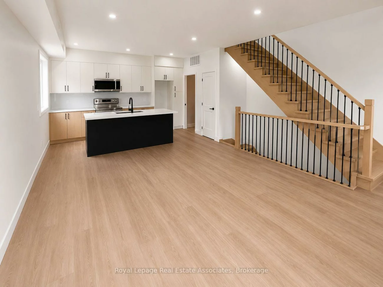 17, White, Rockcliffe-Smythe, Toronto