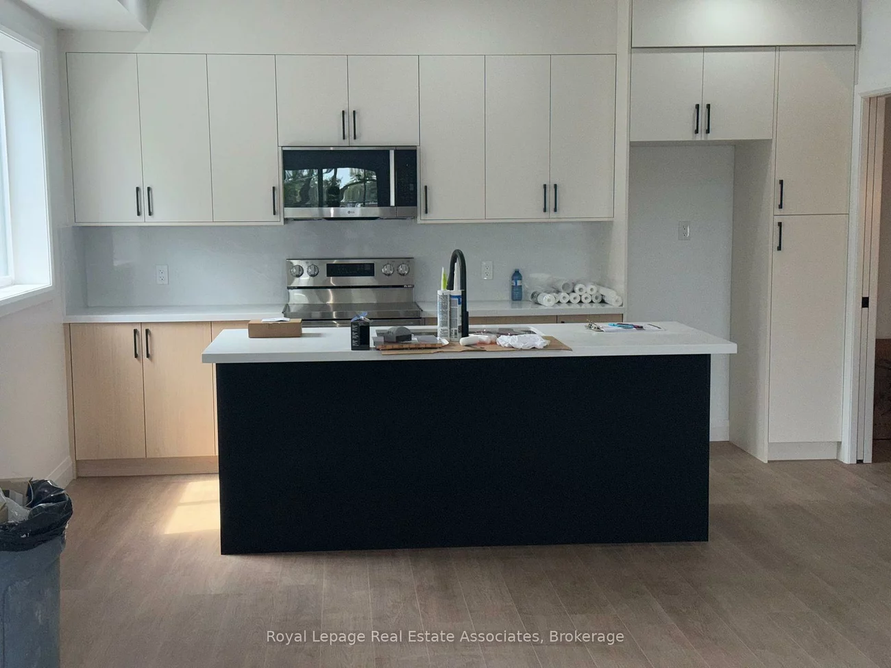 17, White, Rockcliffe-Smythe, Toronto