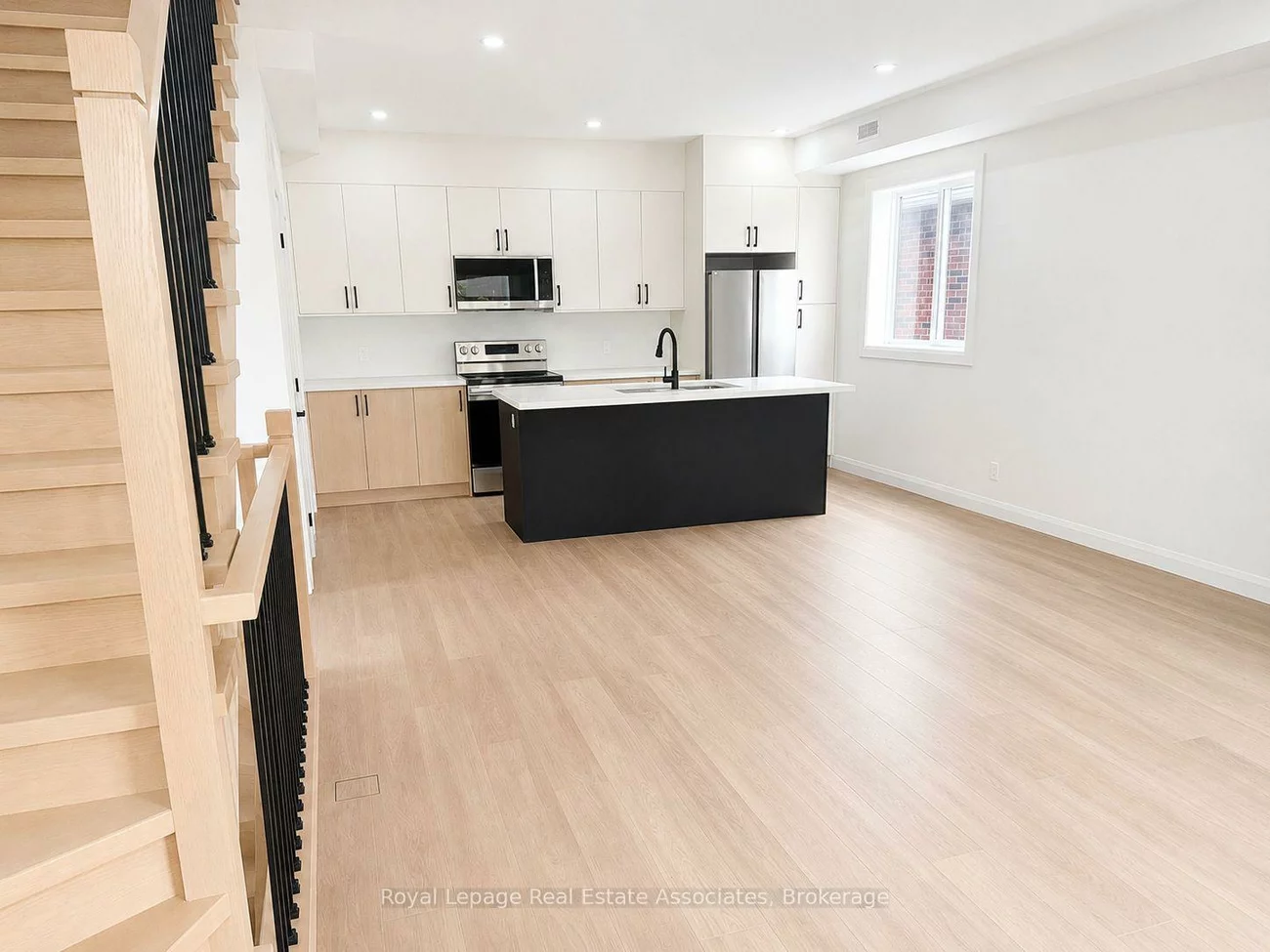 17, White, Rockcliffe-Smythe, Toronto