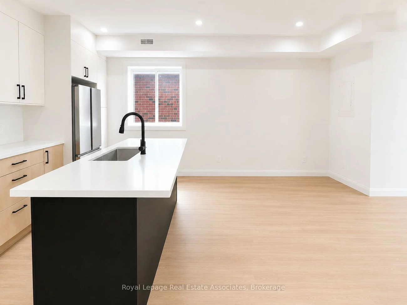 17, White, Rockcliffe-Smythe, Toronto
