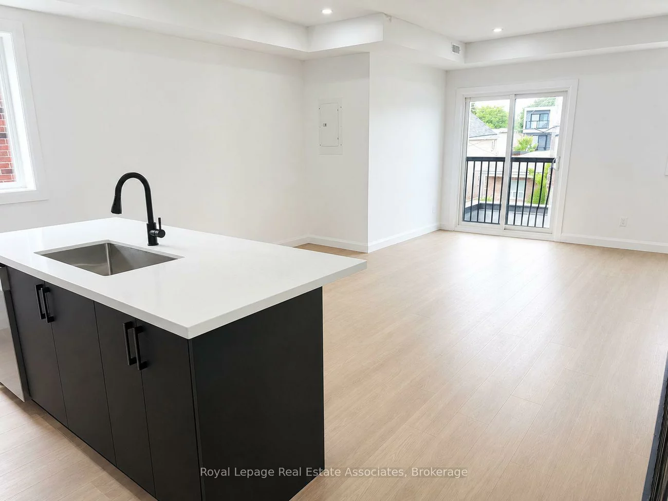 17, White, Rockcliffe-Smythe, Toronto