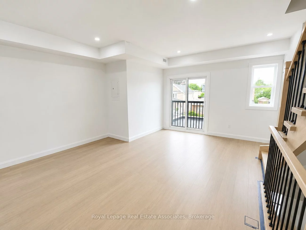 17, White, Rockcliffe-Smythe, Toronto