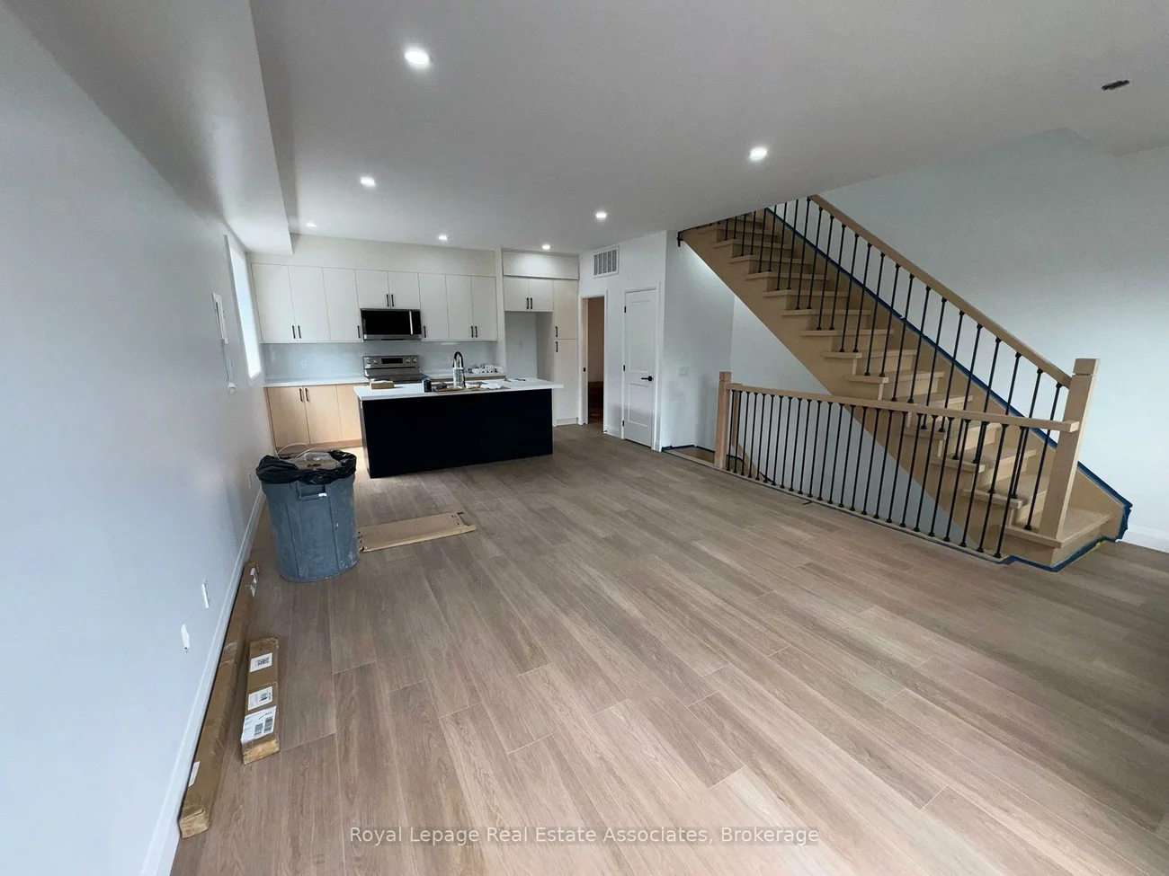 17, White, Rockcliffe-Smythe, Toronto