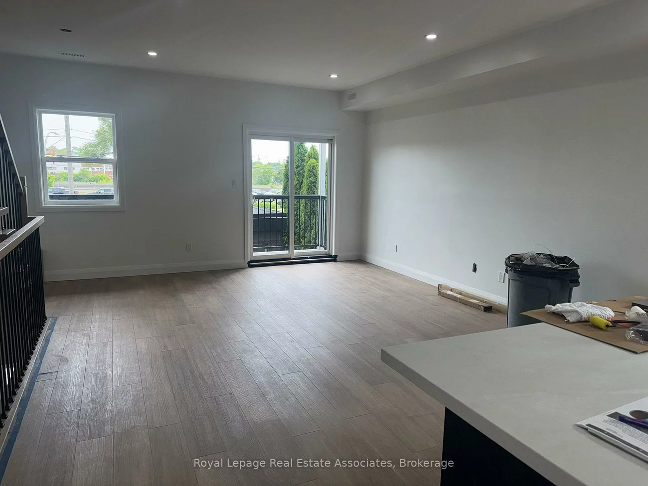 17, White, Rockcliffe-Smythe, Toronto