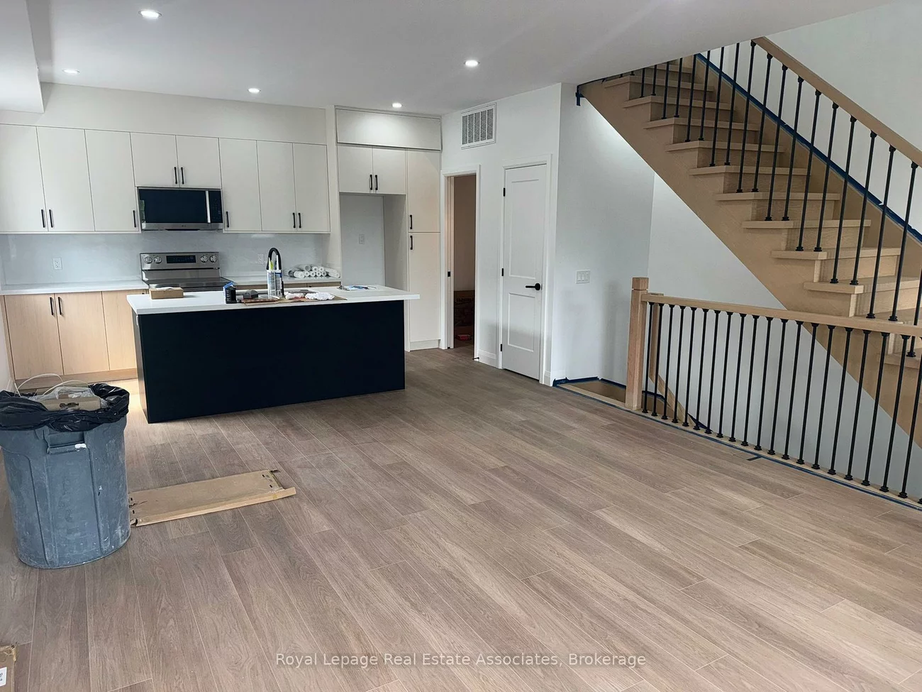 17, White, Rockcliffe-Smythe, Toronto