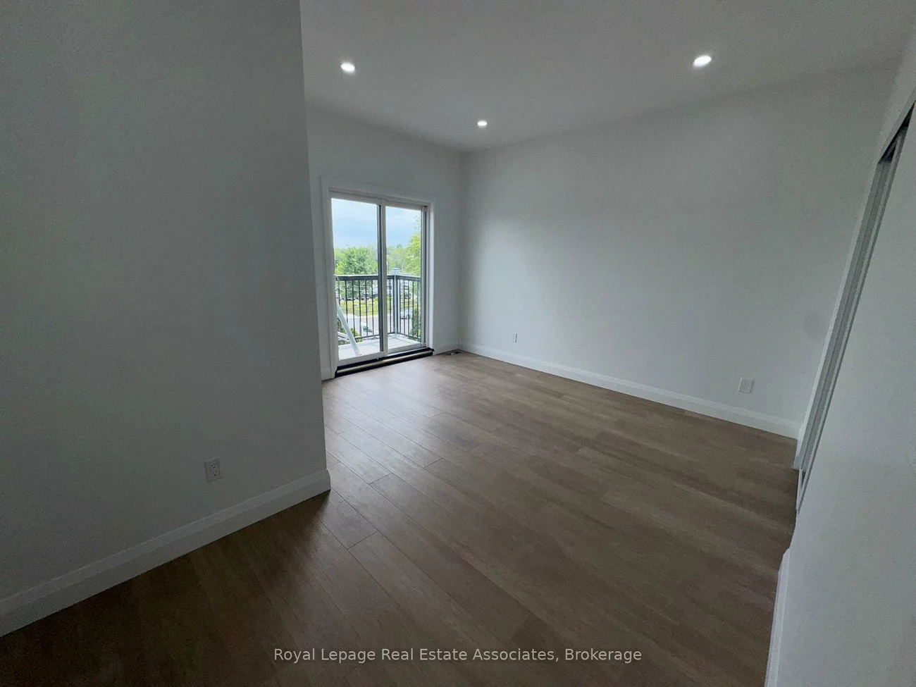 17, White, Rockcliffe-Smythe, Toronto