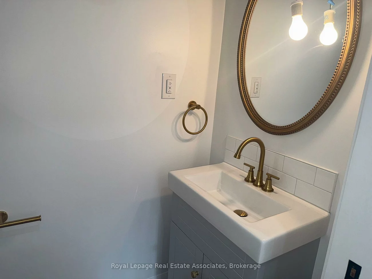17, White, Rockcliffe-Smythe, Toronto
