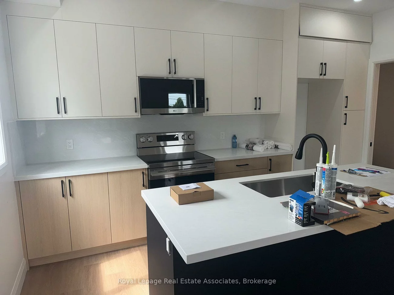 17, White, Rockcliffe-Smythe, Toronto
