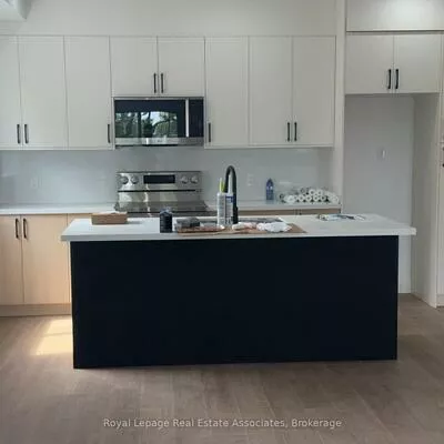 17, White, Rockcliffe-Smythe, Toronto