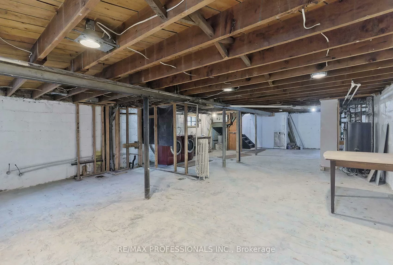 1213, Islington, Stonegate-Queensway, Toronto