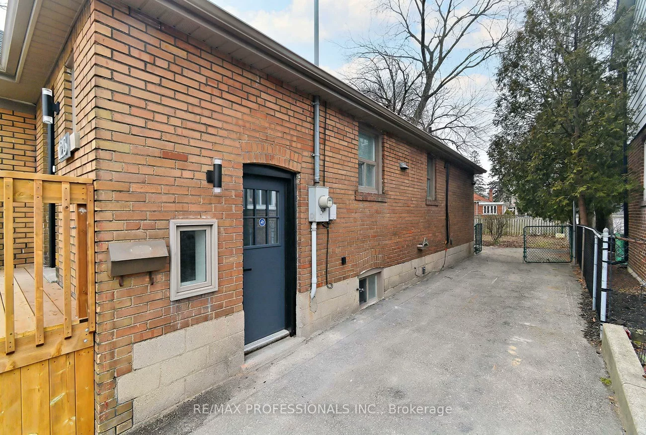 1213, Islington, Stonegate-Queensway, Toronto