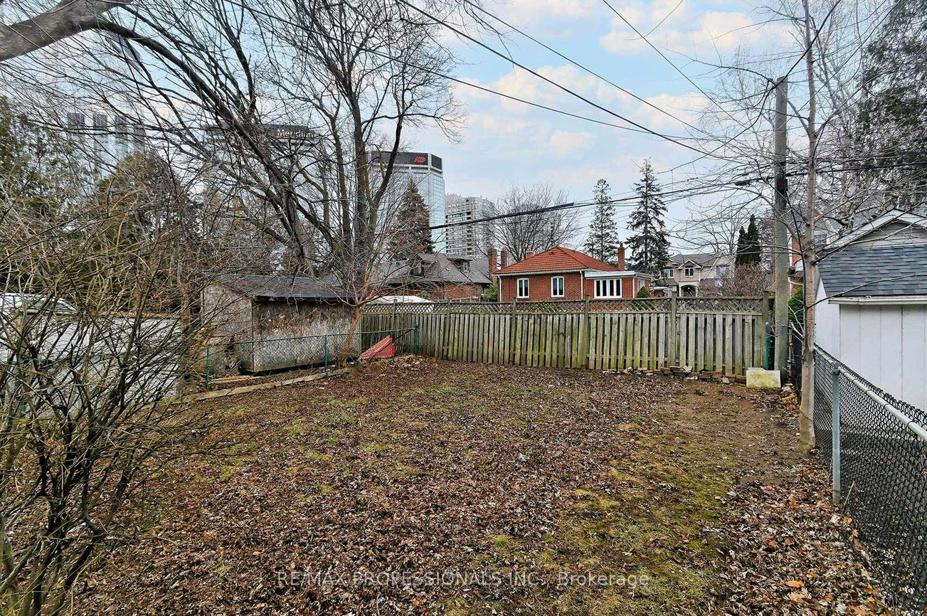 1213, Islington, Stonegate-Queensway, Toronto