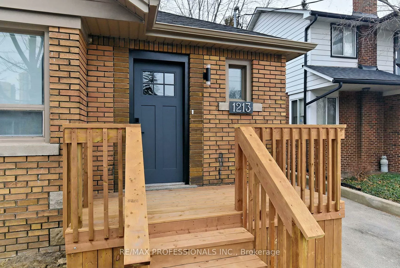 1213, Islington, Stonegate-Queensway, Toronto