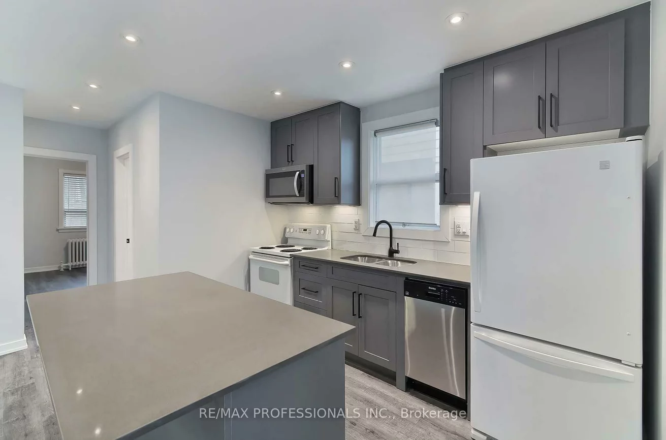 1213, Islington, Stonegate-Queensway, Toronto