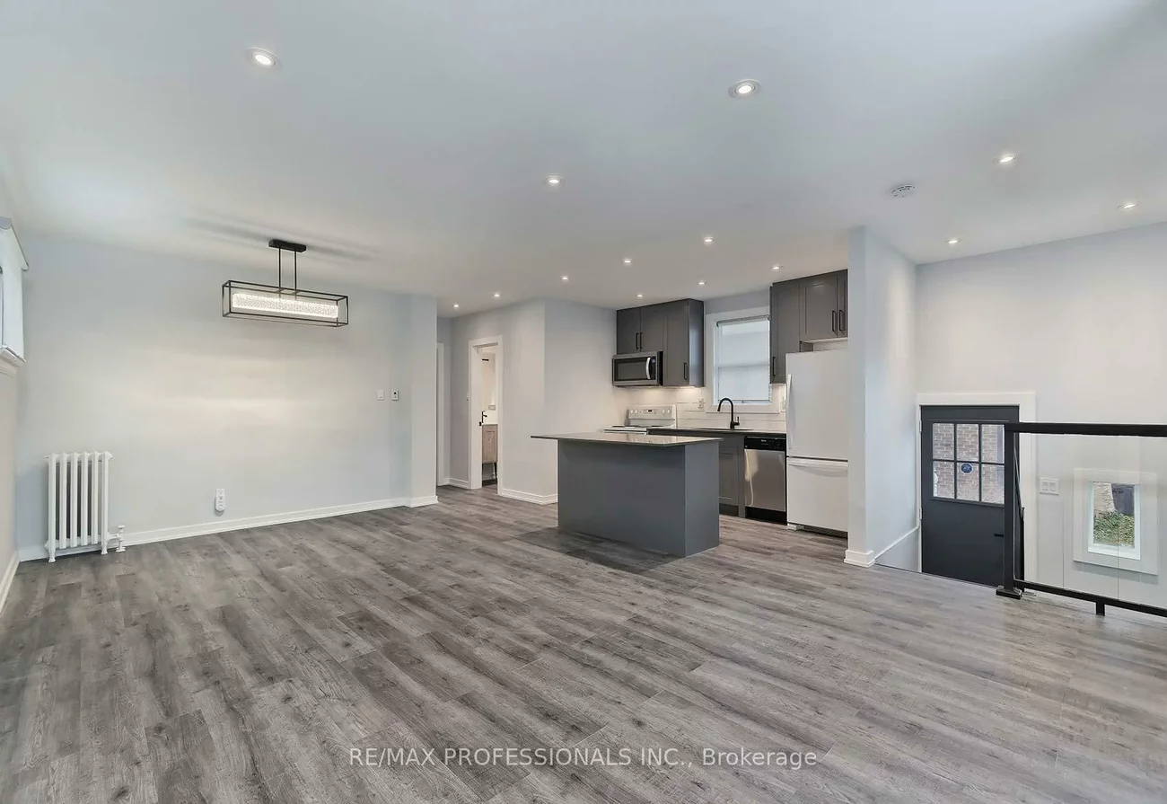 1213, Islington, Stonegate-Queensway, Toronto