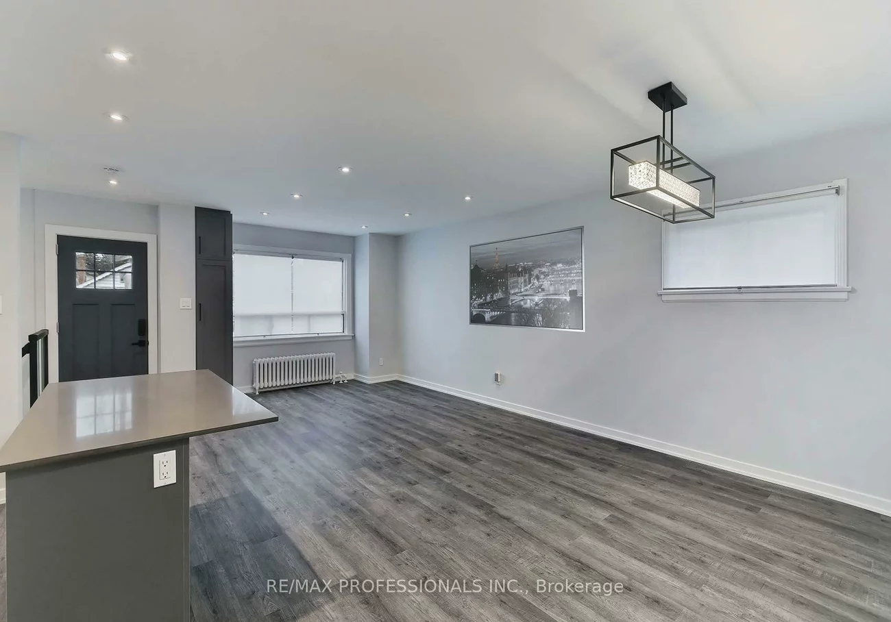 1213, Islington, Stonegate-Queensway, Toronto
