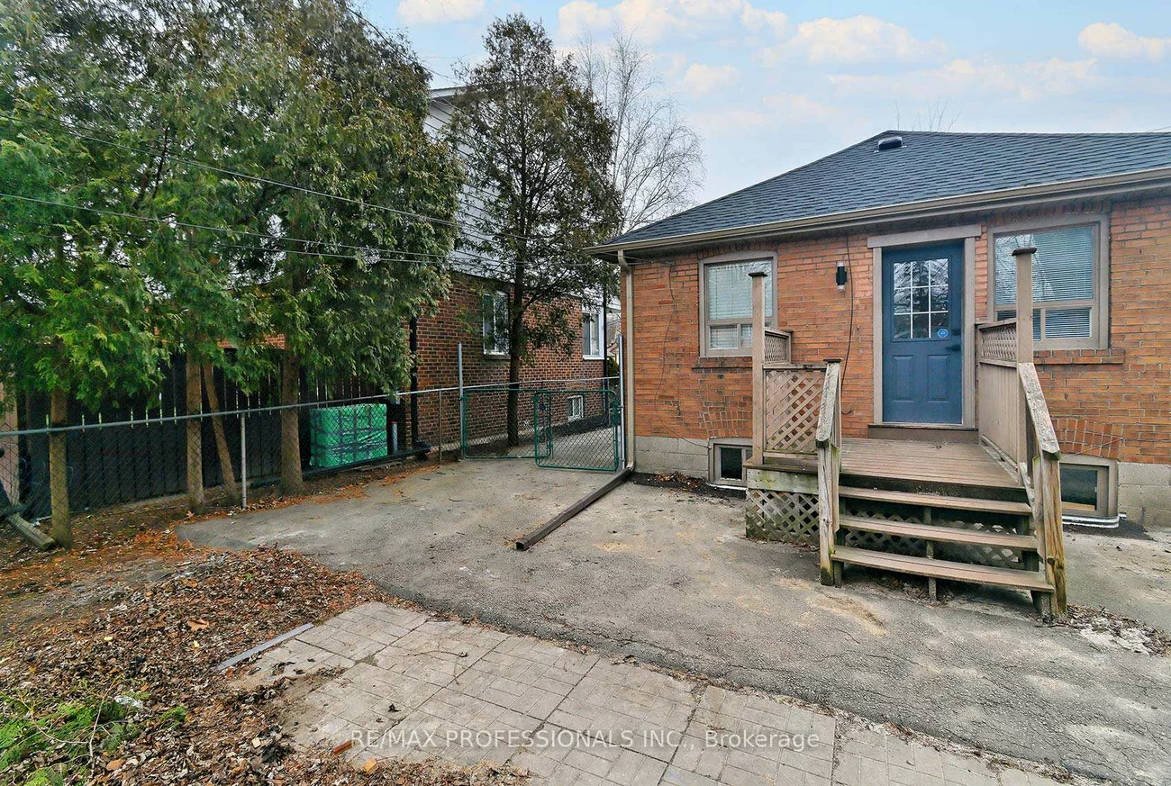 1213, Islington, Stonegate-Queensway, Toronto