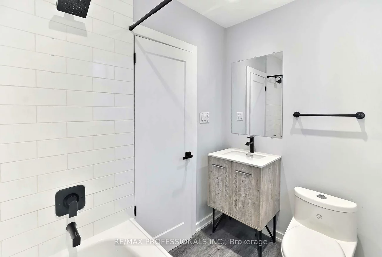1213, Islington, Stonegate-Queensway, Toronto
