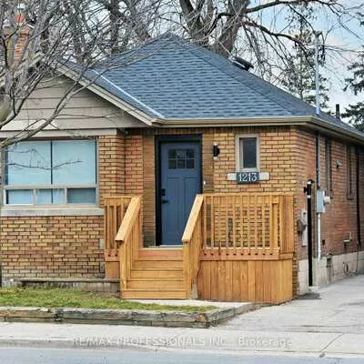1213, Islington, Stonegate-Queensway, Toronto