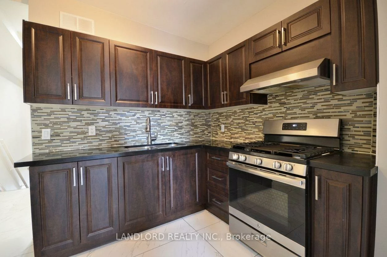 25, Miller, Weston-Pellam Park, Toronto