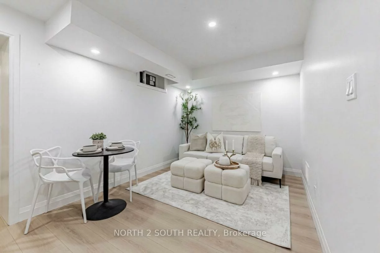 9, Glenvalley, Mount Dennis, Toronto