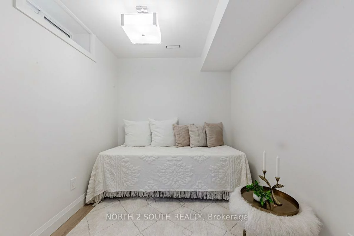 9, Glenvalley, Mount Dennis, Toronto