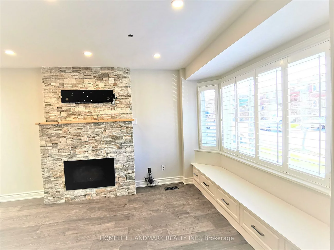 379, Whitmore, Briar Hill-Belgravia, Toronto