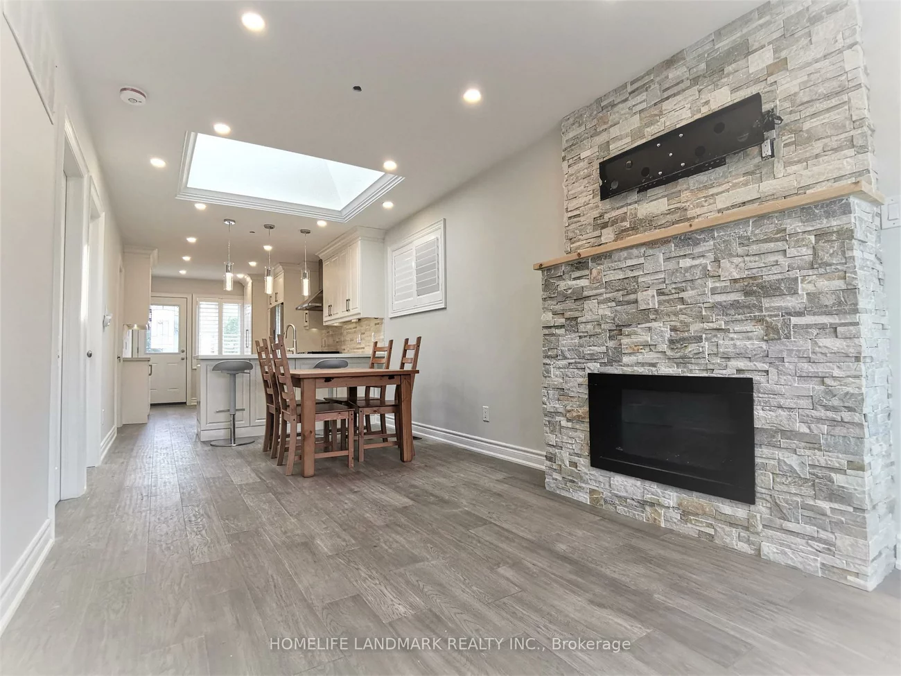 379, Whitmore, Briar Hill-Belgravia, Toronto