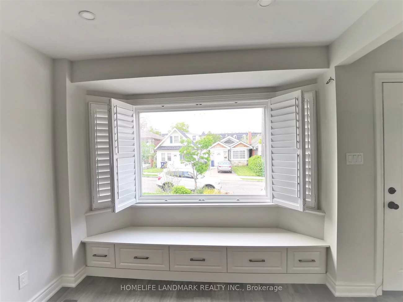 379, Whitmore, Briar Hill-Belgravia, Toronto