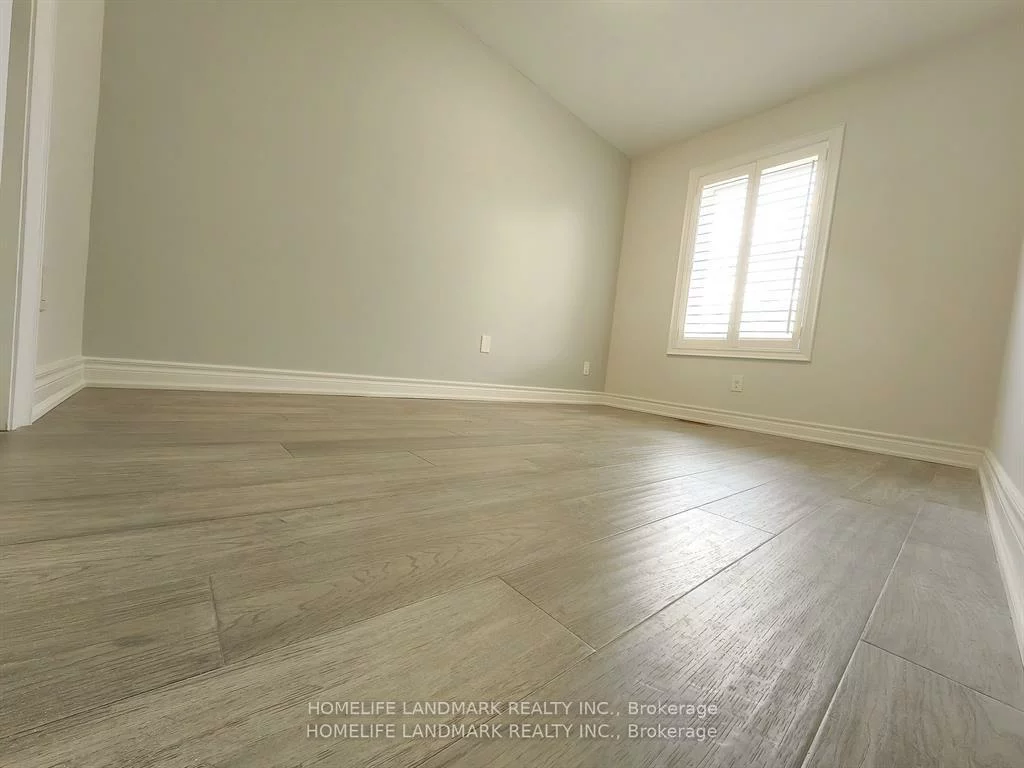 379, Whitmore, Briar Hill-Belgravia, Toronto
