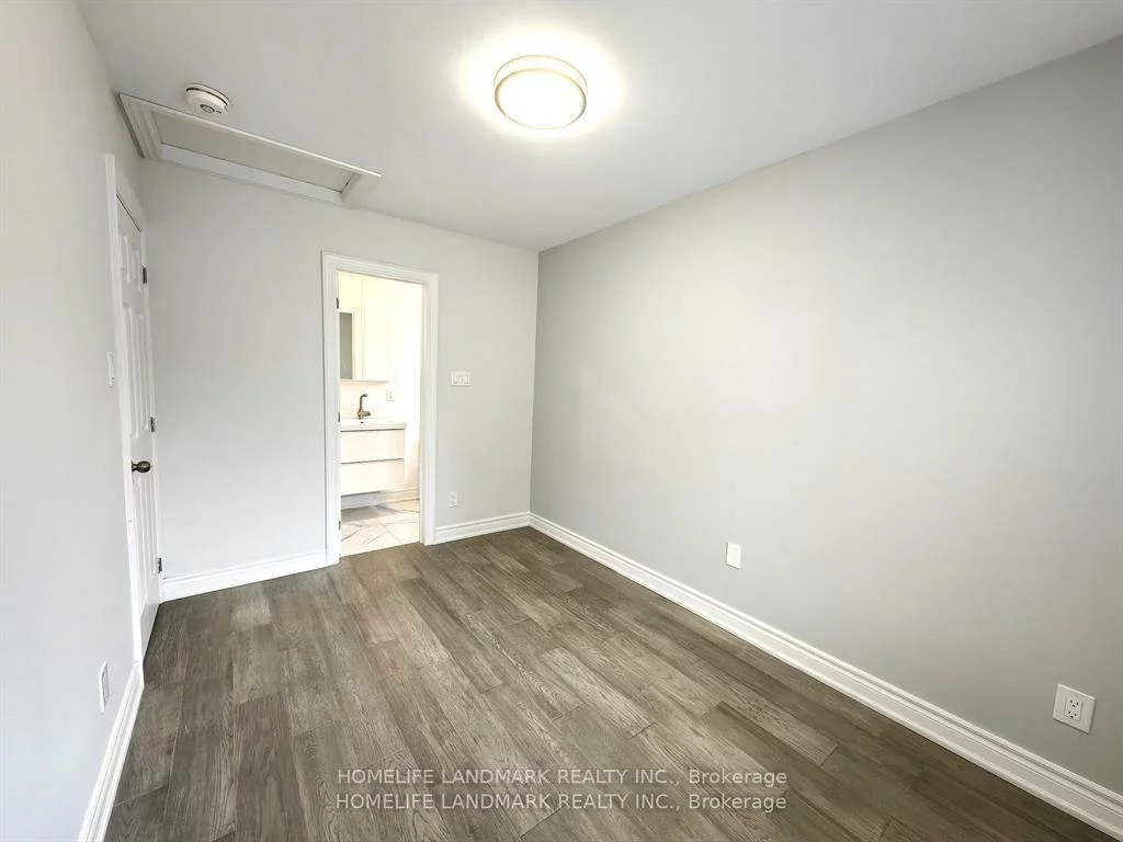 379, Whitmore, Briar Hill-Belgravia, Toronto