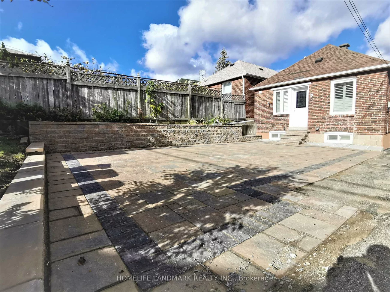 379, Whitmore, Briar Hill-Belgravia, Toronto