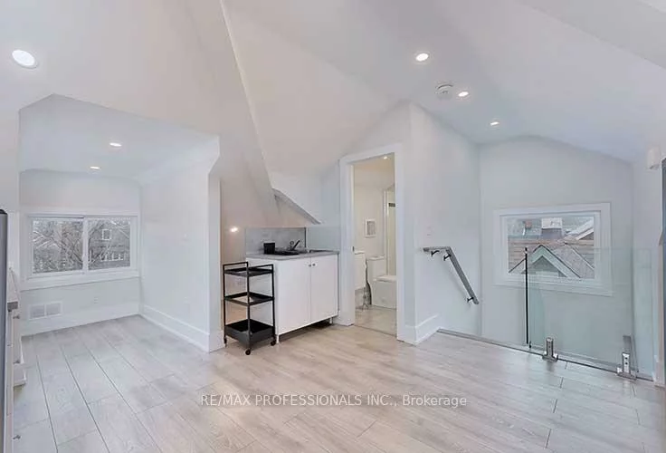 23, Radford, High Park-Swansea, Toronto