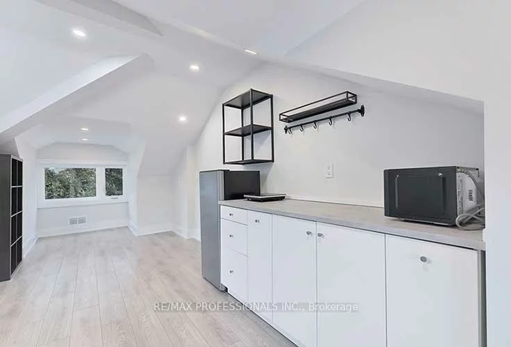 23, Radford, High Park-Swansea, Toronto