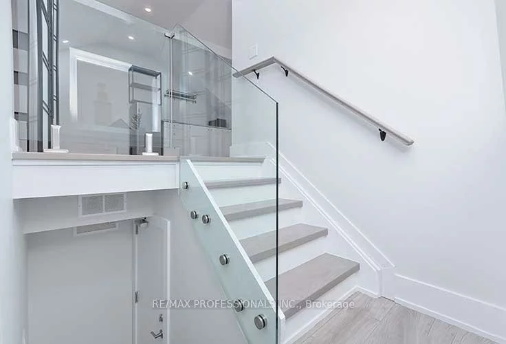 23, Radford, High Park-Swansea, Toronto