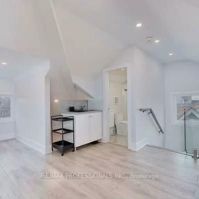 23, Radford, High Park-Swansea, Toronto