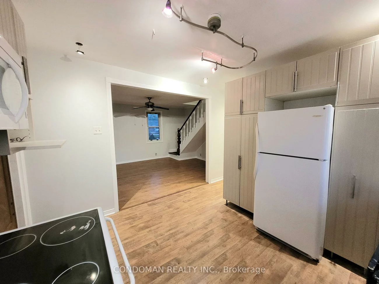 22, Fairfield, Long Branch, Toronto
