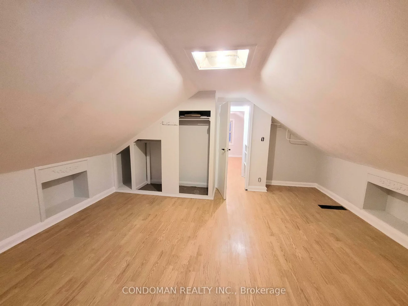 22, Fairfield, Long Branch, Toronto