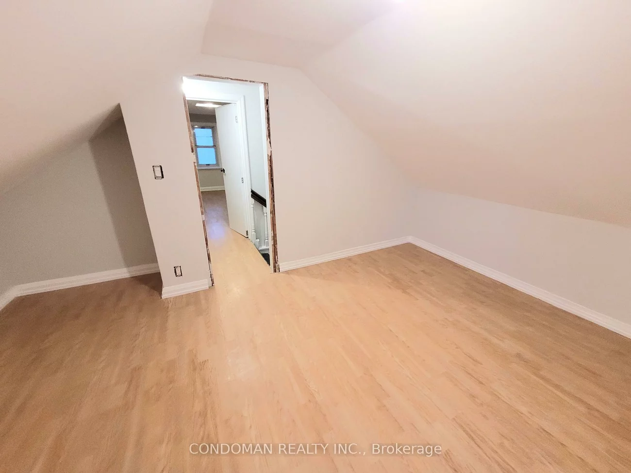 22, Fairfield, Long Branch, Toronto