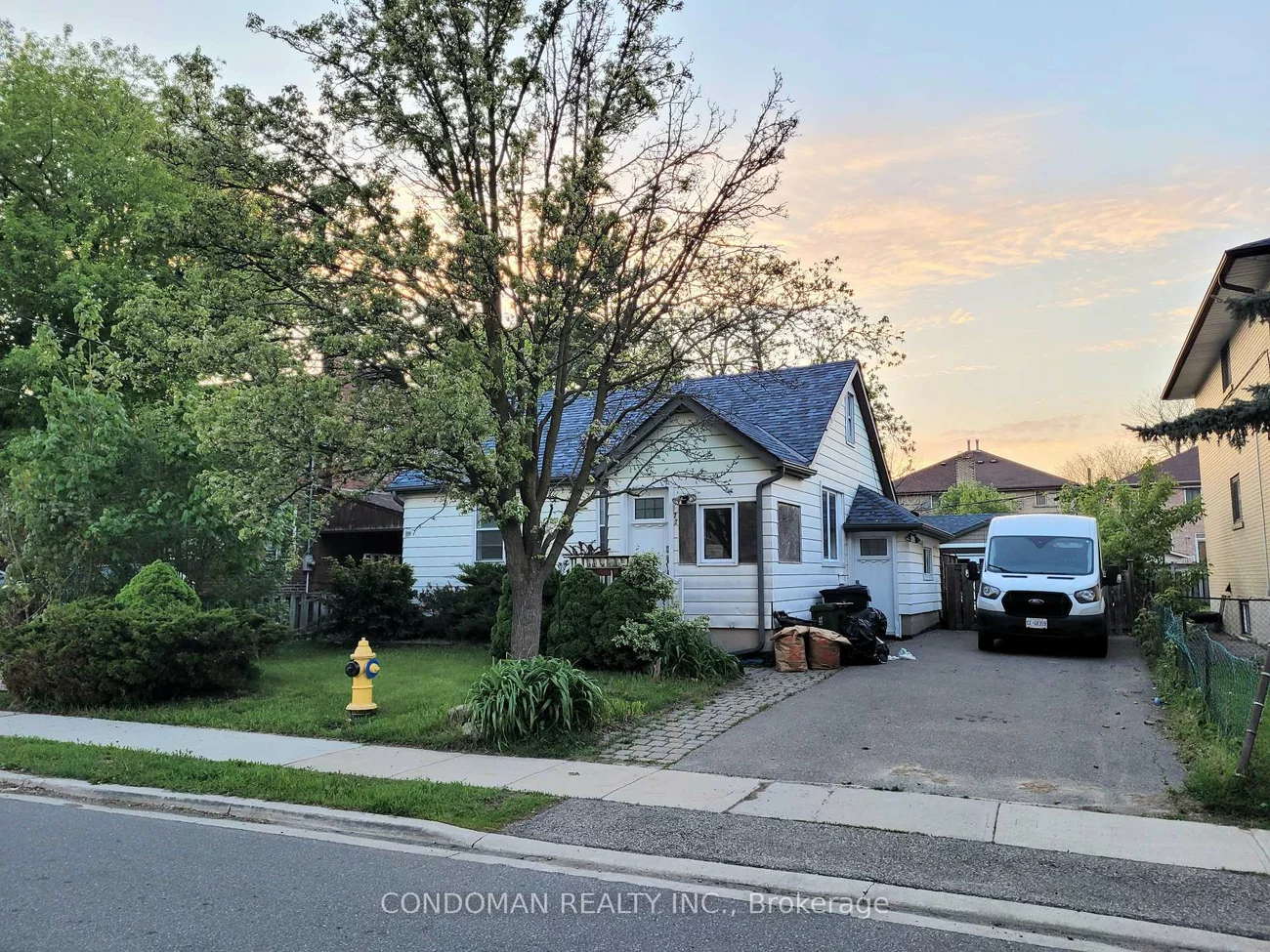 22, Fairfield, Long Branch, Toronto