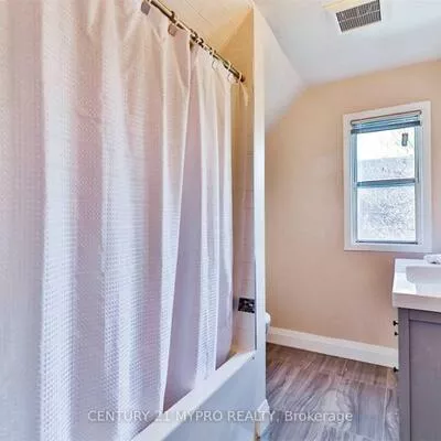 1111, Dufferin, Dovercourt-Wallace Emerson-Junction, Toronto